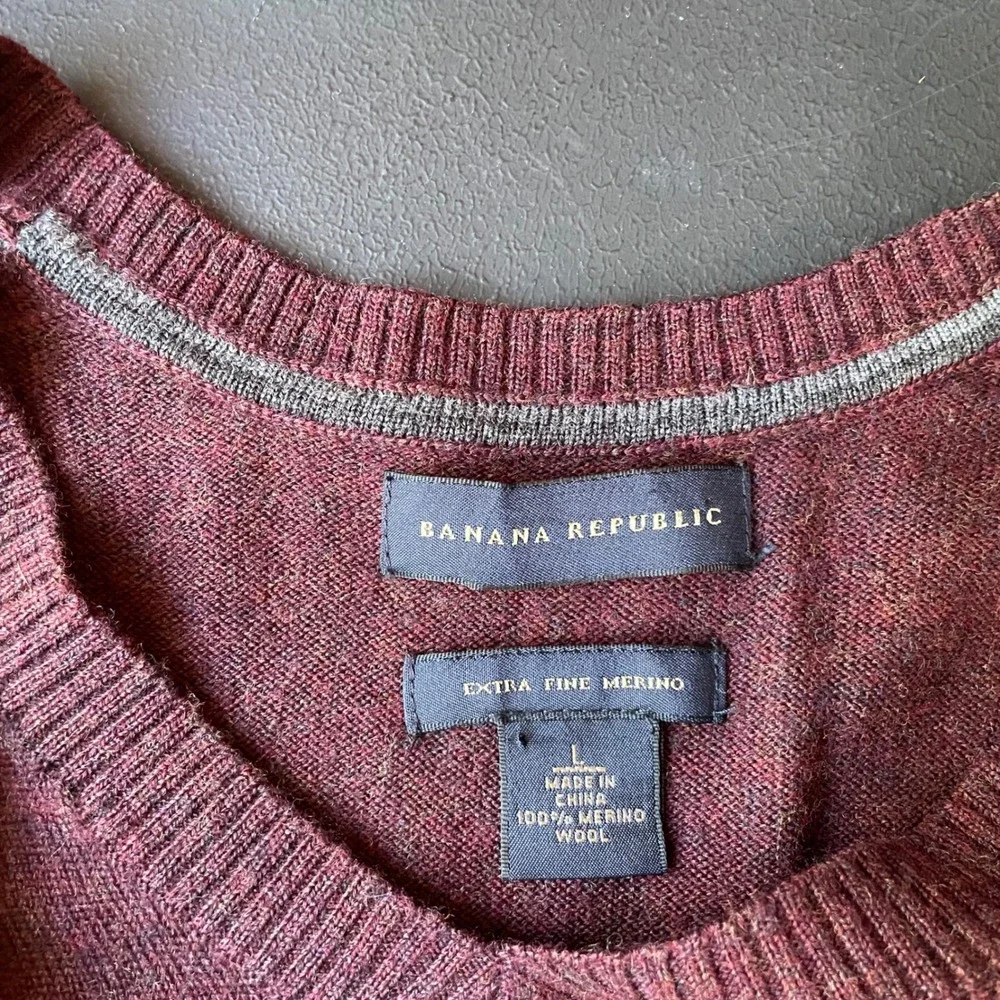 Banana Republic V Neck Sweater Mens Large Burgundy Extra Fine Merino Wool